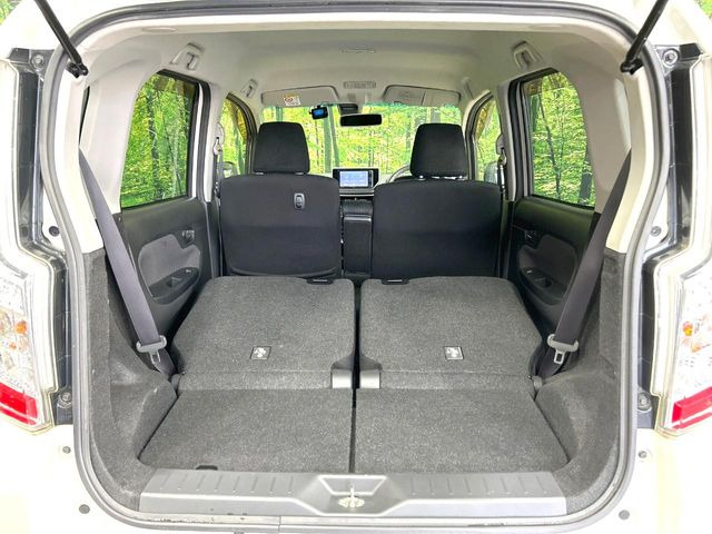 普段のお買い物や通勤、送迎等に十分な荷室スペースを確保しております。セカンドシートを倒すと、大きな荷物の積載も可能です♪