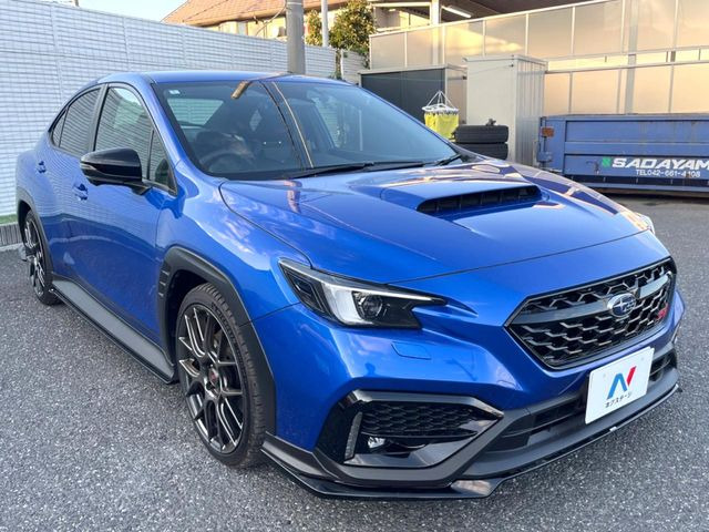 高透明度のガラス皮膜で撥水はもちろん、上質なツヤ・光沢を実現。紫外線や酸性雨から大切な愛車を保護し、色あせ・劣化を防止。「弾スプラッシュコート」、「弾プリミッサコート」からお選びいただけます。