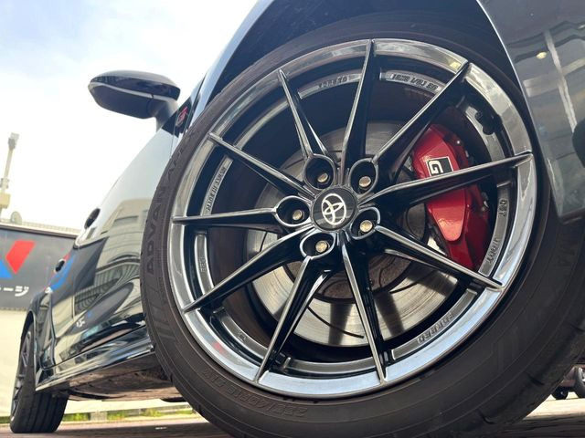 �y����18�C���`�A���~�z�C�[���z�O�ςɃ}�b�`���������A���~�z�C�[���𑕒����Ă���܂��B�e��ЊO�A���~�z�C�[����A�X�^�b�h���X�^�C�����戵�����Ă���܂��B���񂲑��k����������