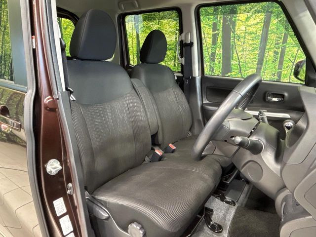 運転席シート廻りは使用感も少なく、良好な状態となっています。丁寧に使われていたことがよくわかりますね。