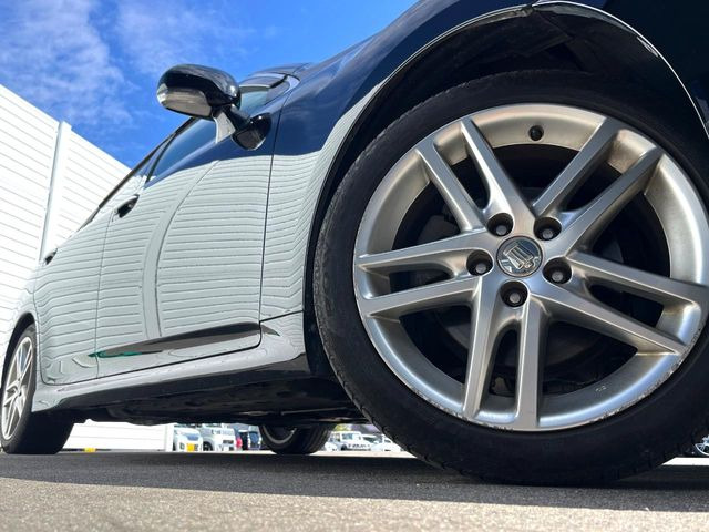 �y����18�C���`�A���~�z�C�[���z�O�ςɃ}�b�`���������A���~�z�C�[���𑕒����Ă���܂��B�e��ЊO�A���~�z�C�[����A�X�^�b�h���X�^�C�����戵�����Ă���܂��B���񂲑��k����������