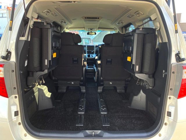 ★リアシートを倒すとこんなに広々としたラゲッジルームに早変わり♪大きな荷物のお買い物も安心ですね☆