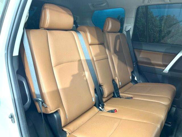 【サドルタンレザーシート】デザイン性が高く、高級感のある茶革シート。常に体に触れる部分だから、座り心地の良さにはこだわりたいですね♪汚れの付着や劣化を抑制する内装コーティング施工もおススメですよ♪