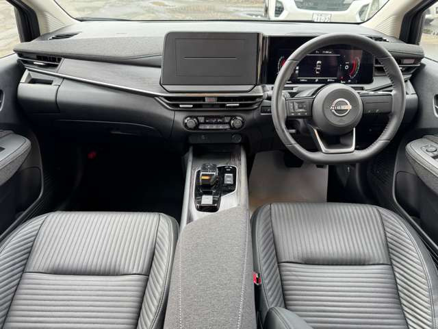 ノートオーラ1.2 G FOUR レザーエディション 4WD