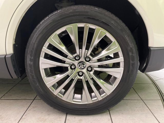 【純正19インチアルミホイール】外観にマッチした純正アルミホイールを装着しております。各種社外アルミホイールや、スタッドレスタイヤも取扱いしております。是非ご相談ください♪