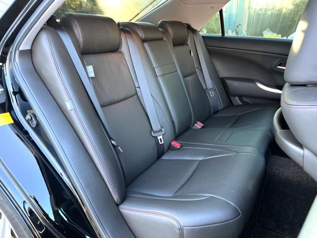 後部座席も気になるようなキズ・汚れやへたり等、大きなダメージはなく、良好な状態です。