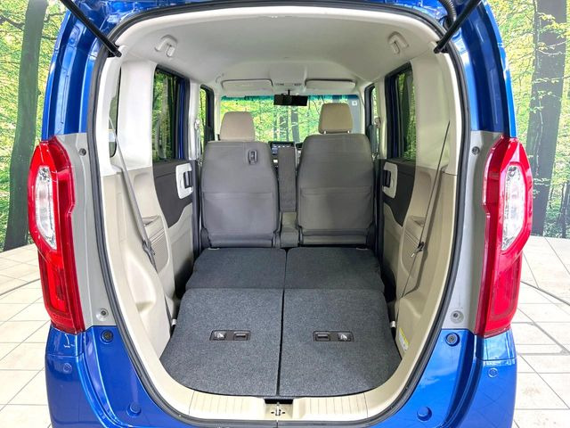 ���i�̂���������ʋ΁A���}���ɏ\���ȉ׎��X�y�[�X���m�ۂ��Ă���܂��B�Z�J���h�V�[�g��|���ƁA�傫�ȉו��̐ύڂ��\�ł���