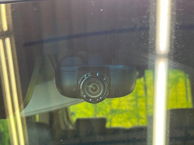 【ドライブレコーダー】安心・安全なカーライフに必須のドライブレコーダーを装備!走行中はもちろん、あおり運転や事故に遭遇した際の状況も映像で記録し、万一のリスクに備えます。