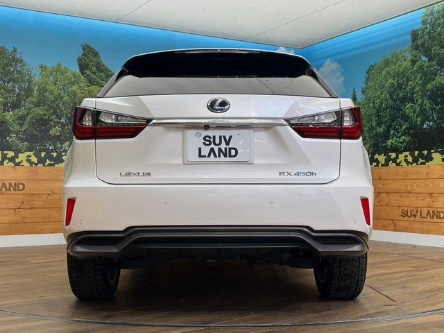 安心の最長10年・走行無制限保証(有償)をご用意。保証内容も充実はもちろん、無料点検&オイル交換や、年中無休の全国・24時間ロードサービスも付帯されておりますのでご安心下さい。