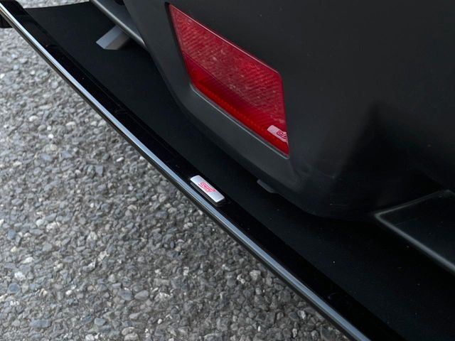 【STIエアロ】人気のSTIエアロを装備!クルマの外観がよりスタイリッシュになり、街中で存在感あふれる1台に♪将来買い替える時にもリセールに影響しやすく、価値ある人気の装備です!