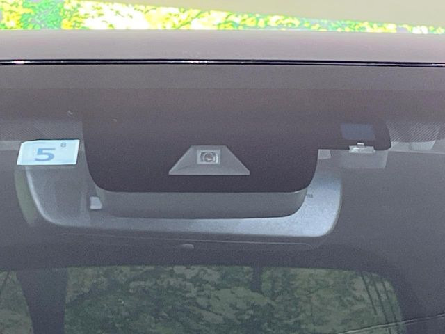 【トヨタセーフティセンス】走行中に前方の車両等を認識し、衝突しそうな時は警報とブレーキで衝突回避と被害軽減をアシスト。より安全にドライブをお楽しみいただけます。