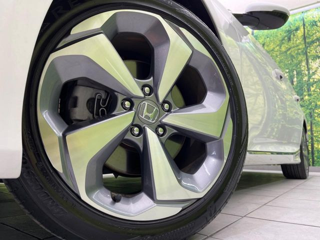 �y����18�C���`�A���~�z�C�[���z�O�ςɃ}�b�`���������A���~�z�C�[���𑕒����Ă���܂��B�e��ЊO�A���~�z�C�[����A�X�^�b�h���X�^�C�����戵�����Ă���܂��B���񂲑��k����������