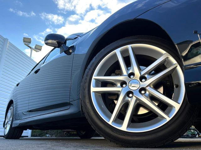 【純正18インチアルミホイール】外観にマッチした純正アルミホイールを装着しております。各種社外アルミホイールや、スタッドレスタイヤも取扱いしております。是非ご相談ください♪