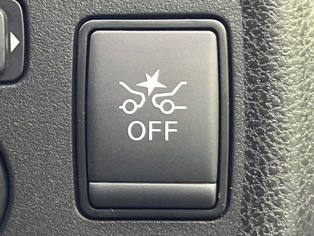 【インテリジェントエマージェンシーブレーキ】フロントカメラで前方の車両や歩行者を検知。衝突しそうな時は衝突被害軽減ブレーキが作動、衝突回避をサポート。より安全にドライブをお楽しみいただけます。