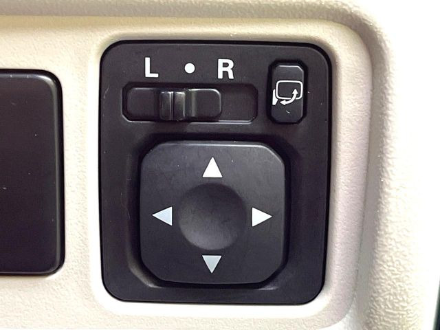 �y�d���i�[�~���[�z�T�C�h�~���[�͓d���i�[���ƂȂ��Ă���A�������ԏ�ł��L�Y�������X�N��}�����܂��B