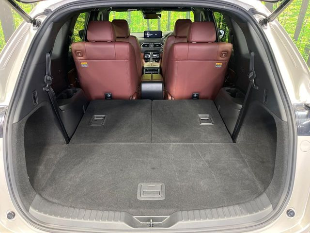 後席を格納すると、これだけの広さが!シーンに合わせたシートアレンジで、大きな荷物も積むことが出来ます♪
