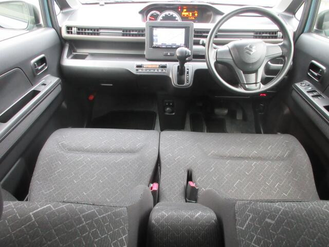 内外装の清掃・ボディコーティングをCARクリーニング専門業者が施工いたしますので大変清潔。オリックス自動車ではみなさまに快適なドライブをお約束。