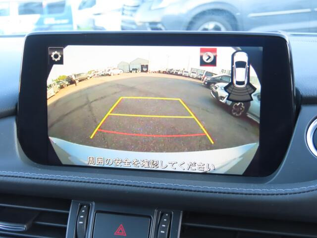 �o�b�N�J�����𑕔����Ă���܂��B���Ԏ��ɑ�ϖ𗧂��܂����^�]�����ȕ��̖����ɂȂ��Ă���܂��B