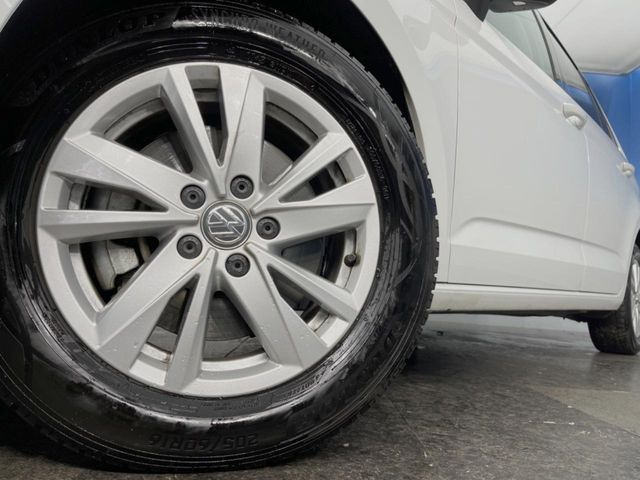 ●純正16インチアルミホイール:輸入車ならではの卓越した走りを支えるホイールと足回りです!日本車の走りに慣れている方にもぜひ体感して頂きたいほど、高いレベルでまとまっています!