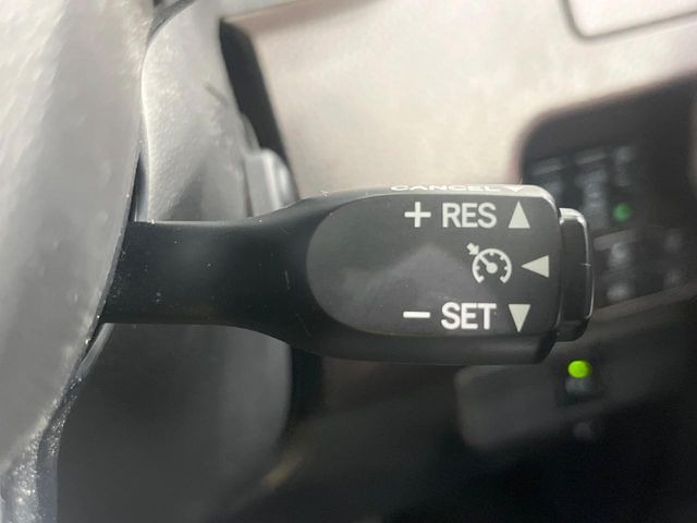 【クルーズコントロール】高速道路もラクラク走行。アクセルを離しても一定速度で走行ができ、長距離運転時の負担を軽減!加速・減速も簡単なスイッチ操作で調整できます。