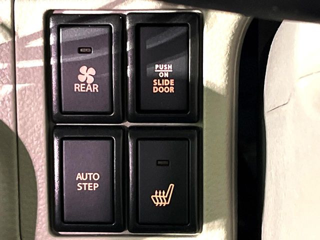 【シートヒーター】寒い日に重宝するシートヒーター!エアコンより早く温まってくれるので寒がりの人も安心ですね♪エアコンの温風は乾燥するから苦手、という方にもをおすすめです。