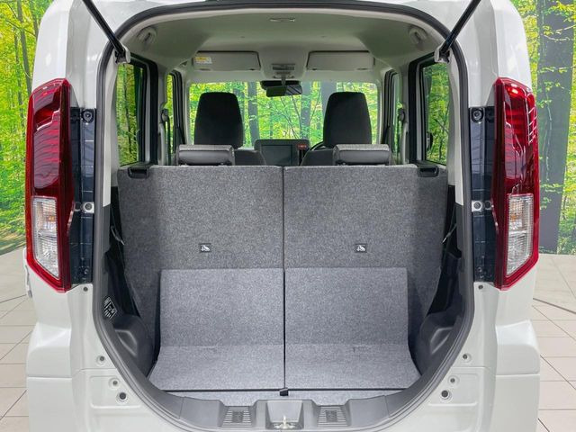 ���i�̂���������ʋ΁A���}���ɏ\���ȉ׎��X�y�[�X���m�ۂ��Ă���܂��B�Z�J���h�V�[�g��|���ƁA�傫�ȉו��̐ύڂ��\�ł���