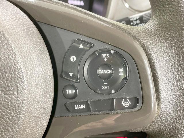 【アダプティブクルーズコントロール】高速道路での長距離走行が楽に!!自動で速度を保つクルーズコントロールが、衝突軽減システムと連携し、前方の車両を感知して車間を保つように速度調節してくれます!!