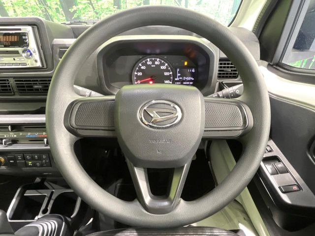 ステアリングも使用感が少なく、きれいな状態となっております♪