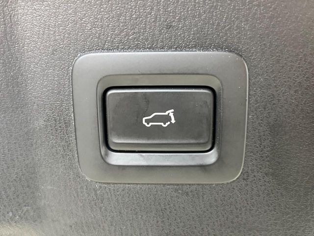 【パワーバックドア】スマートキーや運転席のボタンを押すだけでリアゲートが自動で開閉します!荷物を持っている時や、高い位置にあるバックドアを閉める際に便利な機能です♪