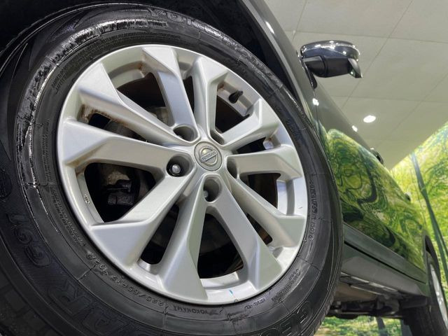【純正17インチアルミホイール】外観にマッチした純正アルミホイールを装着しております。各種社外アルミホイールや、スタッドレスタイヤも取扱いしております。是非ご相談ください♪