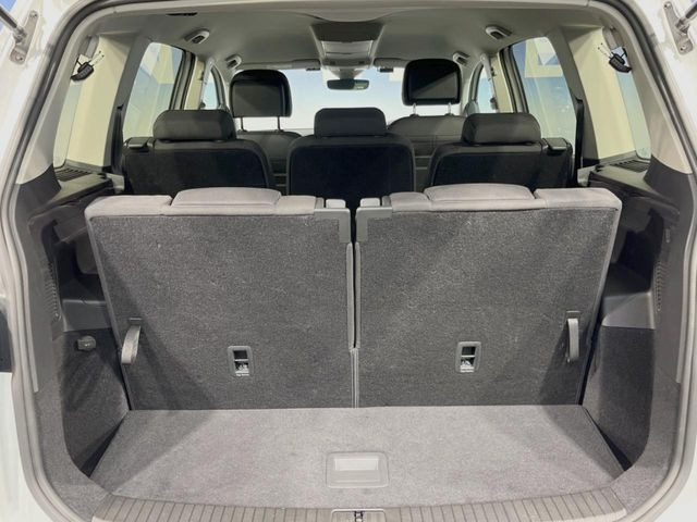 ●トランクルーム:趣味が広がる収容スペース!これだけの広さがあればお買い物やレジャーなどにも最適です!使用感も少なくきれいな状態を維持しております。