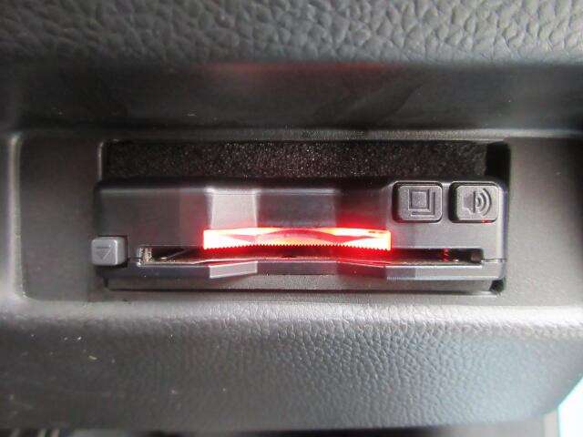 ETC利用で高速料金割引!料金所渋滞を解消しアイドリング時に発生する排気ガスも減らせCO2削減にも貢献!環境のみならずおサイフにも優しいですね。