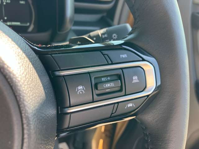 ★アダプティブクルーズコントロ-ル!アクセル操作なしにステアリングのスイッチ操作のみで高速道路などでの定速走行&追従走行を制御します★