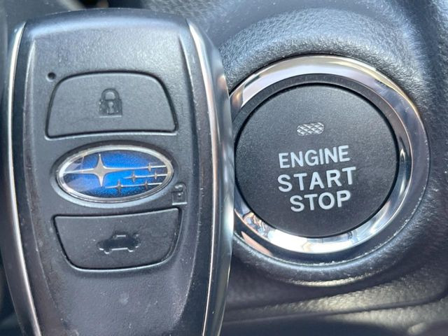 【アクセスキー&プッシュスタート】カバンやポケットに入れたままでもドアの施錠・解錠が可能なスマートキーを装備。エンジンのオン・オフ時もカギを取り出す必要が無く、ボタンをプッシュするだけでOK♪