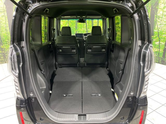 ���i�̂���������ʋ΁A���}���ɏ\���ȉ׎��X�y�[�X���m�ۂ��Ă���܂��B�Z�J���h�V�[�g��|���ƁA�傫�ȉו��̐ύڂ��\�ł���