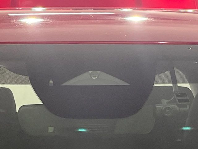 �y�X�}�[�g�u���[�L�T�|�[�g�z���s���ɑO���̎ԗ�����F�����A�Փ˂������Ȏ��͌x��ƃu���[�L�ŏՓˉ���Ɣ�Q�y�����A�V�X�g�B�����S�Ƀh���C�u�����y���݂��������܂��B