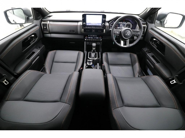 トライトン2.4 GSR ディーゼル 4WD