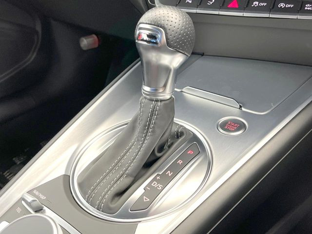 ●MTモード付きAT:通常は自動でおこなわれる変速(ギアチェンジ)をドライバーの操作によって意図的に変えられるシステムです。より一層普段のドライブをお楽しみいただけます!