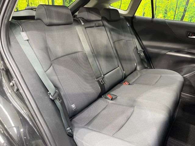 後部座席も気になるようなキズ・汚れやへたり等、大きなダメージはなく、良好な状態です。