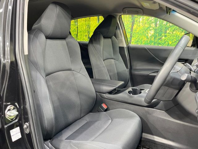 運転席シート廻りは使用感も少なく、良好な状態となっています。前オーナー様が丁寧に使っていたことがよくわかりますね。