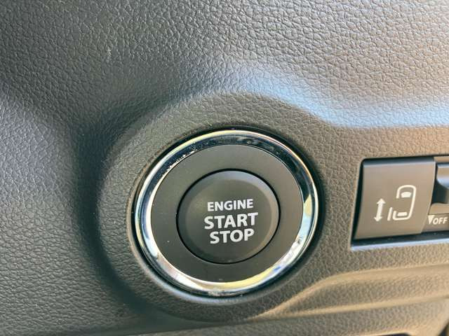 ★キーレスプッシュスタートシステム★エンジンスタートは最近はやりのプッシュスタート!鍵を車内に持ち込めばシリンダーに差し込まなくともボタン1つでエンジンがかかる★