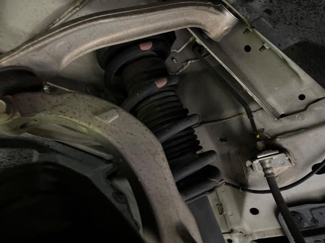 お車を安心してお乗りいただく為には、足回りの定期点検が欠かせません。サービスサポート(有償保証)では無料点検もご提供しており、安心のカーライフをお過ごしいただけるサポート体制が整っています。