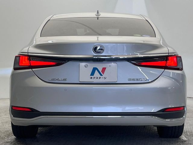 安心の最長10年・走行無制限保証(有償)をご用意。保証内容も充実はもちろん、無料点検&オイル交換や、年中無休の全国・24時間ロードサービスも付帯されておりますのでご安心下さい。