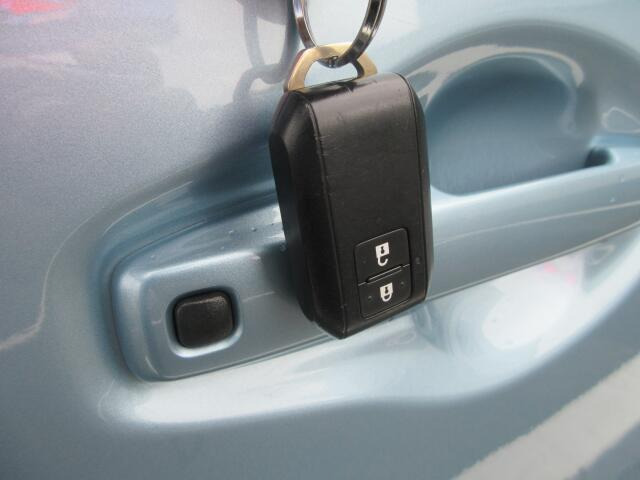 キーをポケットに入れたままでもエンジンON/OFF、ドア施錠/開錠可能♪便利なスマートキーです。