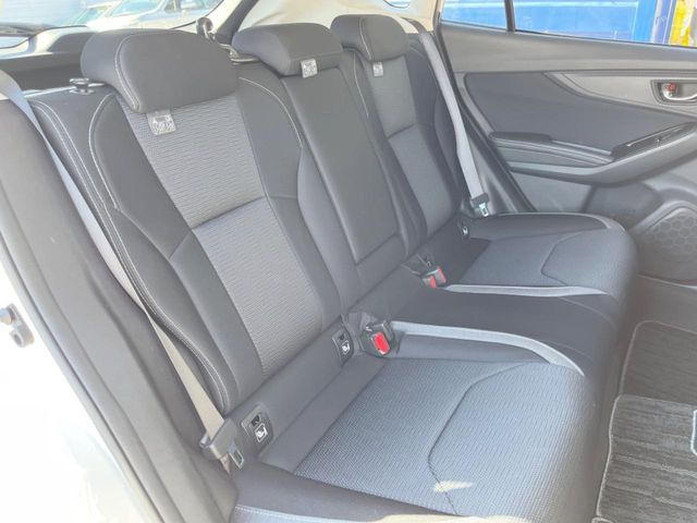 後部座席も気になるようなキズ・汚れやへたり等、大きなダメージはなく、良好な状態です。