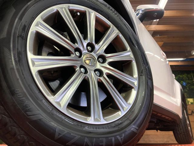 �y����17�C���`�A���~�z�C�[���z�O�ςɃ}�b�`���������A���~�z�C�[���𑕒����Ă���܂��B�e��ЊO�A���~�z�C�[����A�X�^�b�h���X�^�C�����戵�����Ă���܂��B���񂲑��k����������