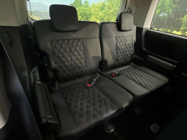 3列目シートはもちろん状態良好☆大人でもゆったりと座って頂けますので、大人数でのお出かけもラクラクです♪ご家族で、気の知れた仲間で、ドライブに行くのが楽しみですね♪