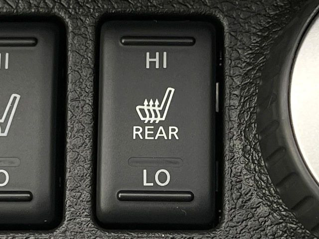 【シートヒーター】寒い日に重宝するシートヒーター!エアコンより早く温まってくれるので寒がりの人も安心ですね♪エアコンの温風は乾燥するから苦手、という方にもをおすすめです。