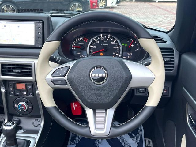 【純正革巻きステアリング】上質な革を使用することで、手にしっかり馴染みとても運転しやすいハンドルです♪