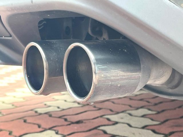 【TRD製マフラー】純正にはない個性あふれる「後ろ姿」を演出するTRDマフラー付き!ビジュアル・サウンド共にこだわりの一台に仕上がっております♪